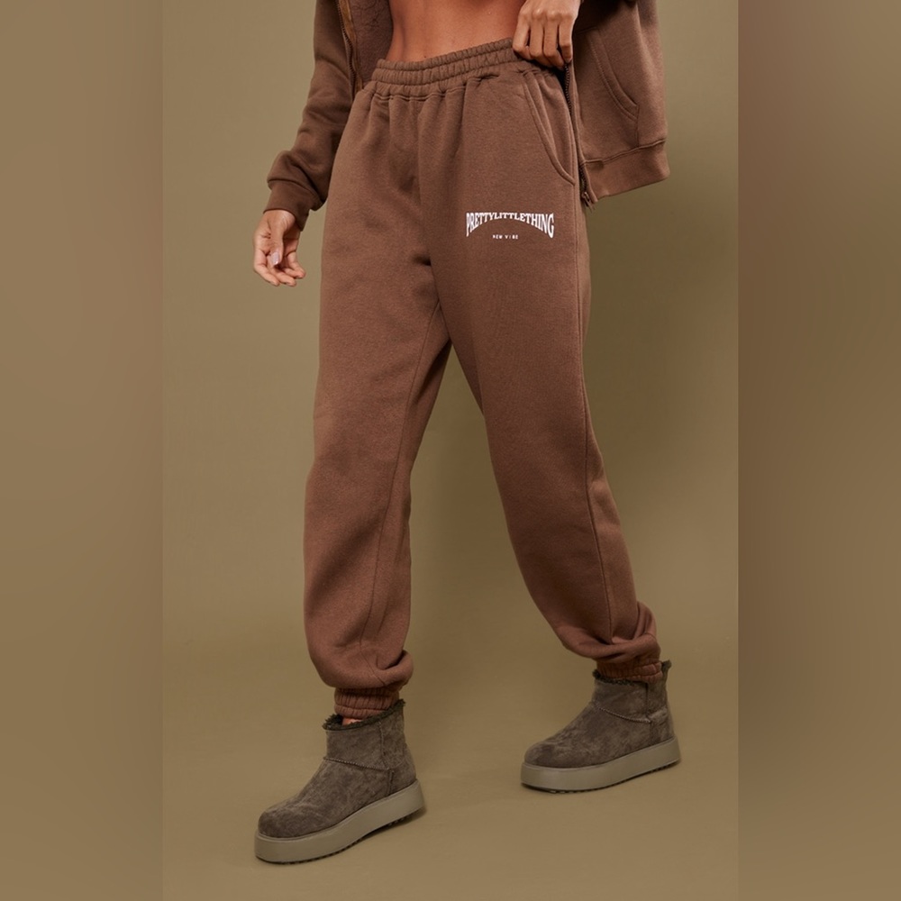 PRETTYLITTLETHING Brown New Vibe Print Oversized Sweatpants